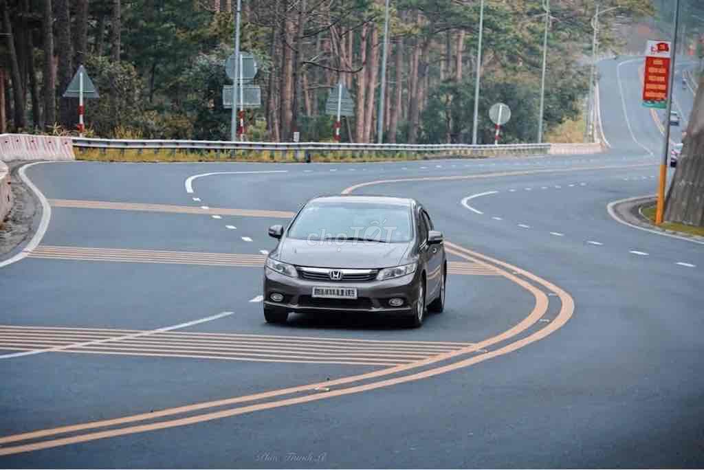 Коричневое кожаное сиденье Honda Civic 1.8 AT 2012