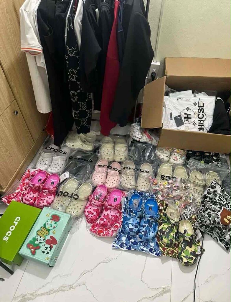 Dép Crocs Nhựa Nhiều màu. Mua bán Giày dép tại Quận Tân Bình Tp Hồ Chí Minh được đăng bởi Nguyễn Huỳnh Minh Lý hình 1