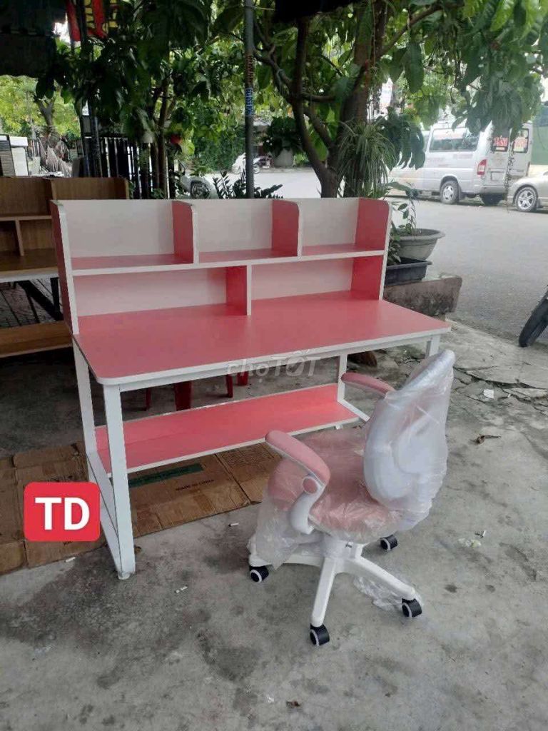 Bàn học kèm kệ sách. Mua bán Bàn ghế tại Quận Cẩm Lệ Đà Nẵng được đăng bởi Trần thuỳ dung hình 1
