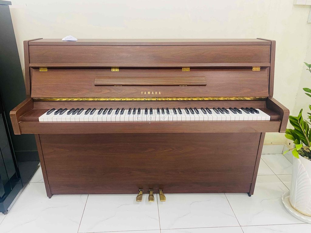 piano cơ yamaha MC10011 Số seri 4tr1 tem đồng