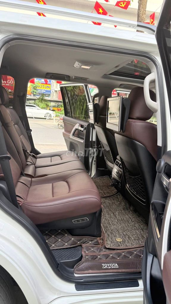 Toyota Land Cruiser 5.7 nhập Mỹ, sản xuất 2016.. Mua bán Ô tô tại Quận Bắc Từ Liêm Hà Nội được đăng bởi Mr Hợi  hình 11