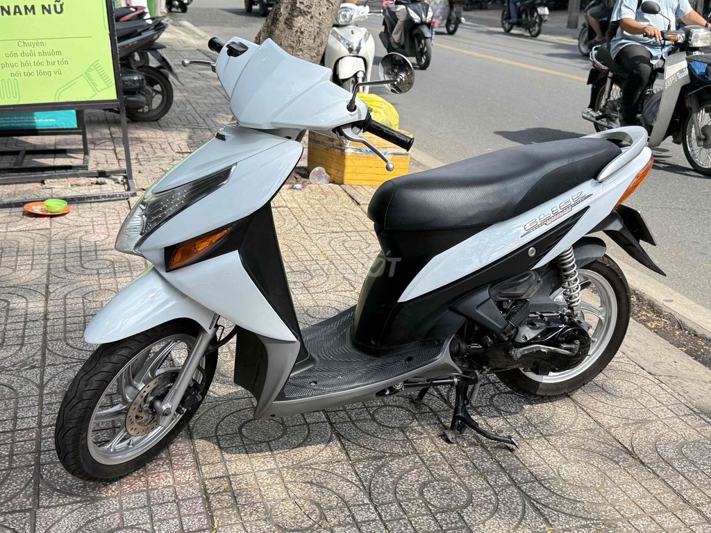 Honda Click 110 2011 Trắng bstp. Mua bán Xe máy tại Quận 8 Tp Hồ Chí Minh được đăng bởi Gia Minh hình 3