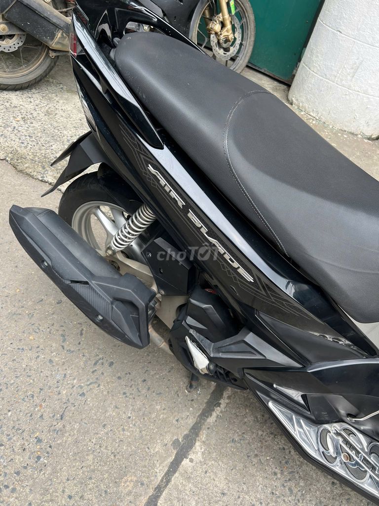 Cần bán Airblade 2018 khóa smartkey ít sử dụng. Mua bán Xe máy tại Quận Nam Từ Liêm Hà Nội được đăng bởi E Hằng hình 6