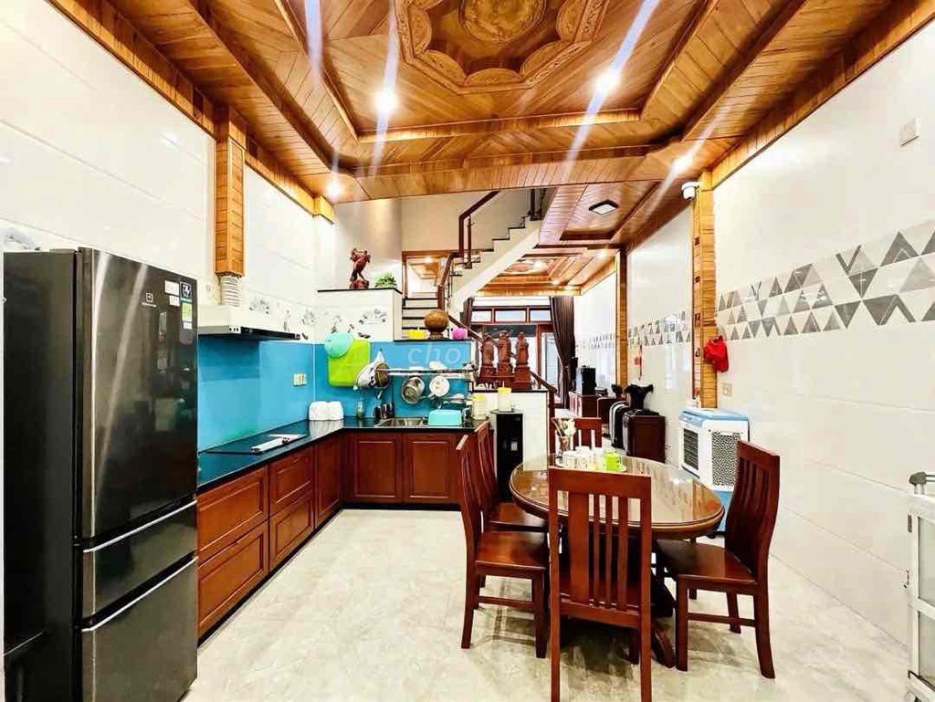 Nhà siêu đẹp đường oto tránh, cách mặt tiền Nguyễn Phước Nguyên 20m