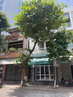 Nhà mặt tiền, 3 tầng, ngay ngã ba khu sầm uất Ngô Mây, sát biển. Cho thuê nhà ở tại Thành phố Qui Nhơn Bình Định được đăng bởi Lưu Bảo Ngọc Nguyễn