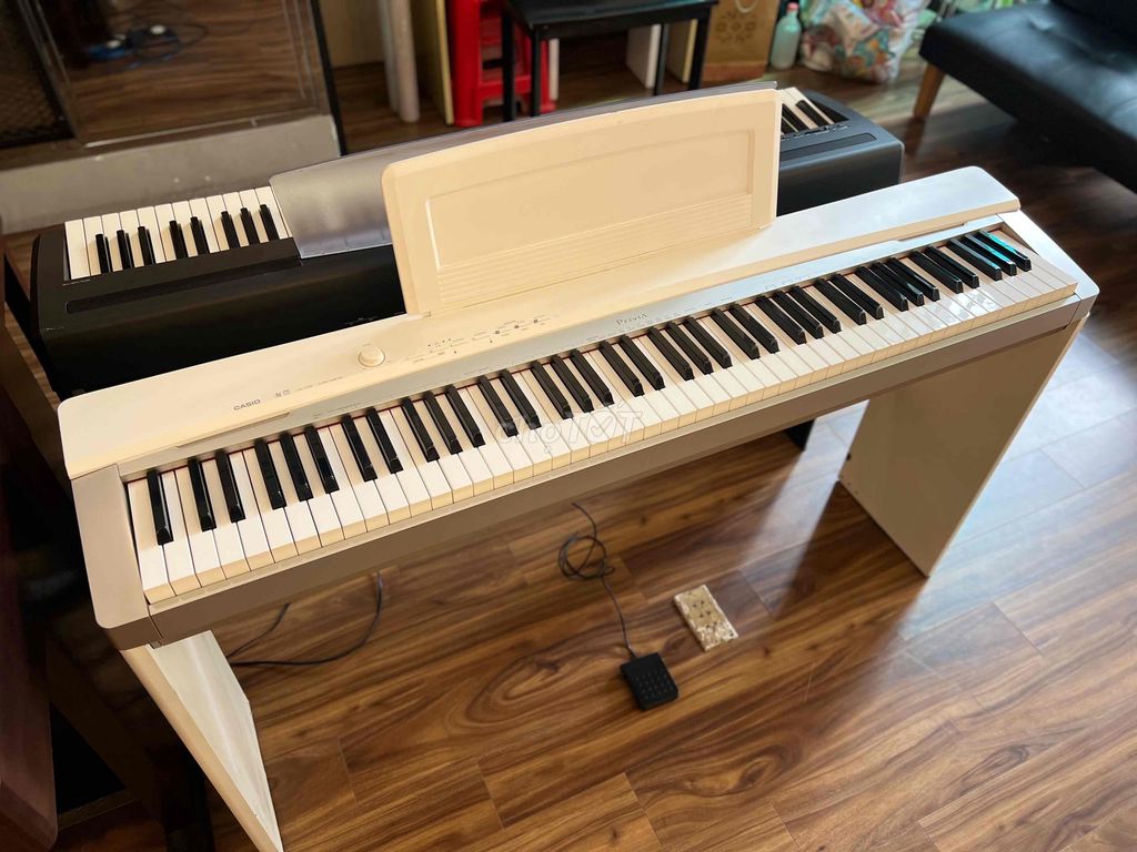 Piano Nhật Màu Trắng Nhỏ Gọn Px130