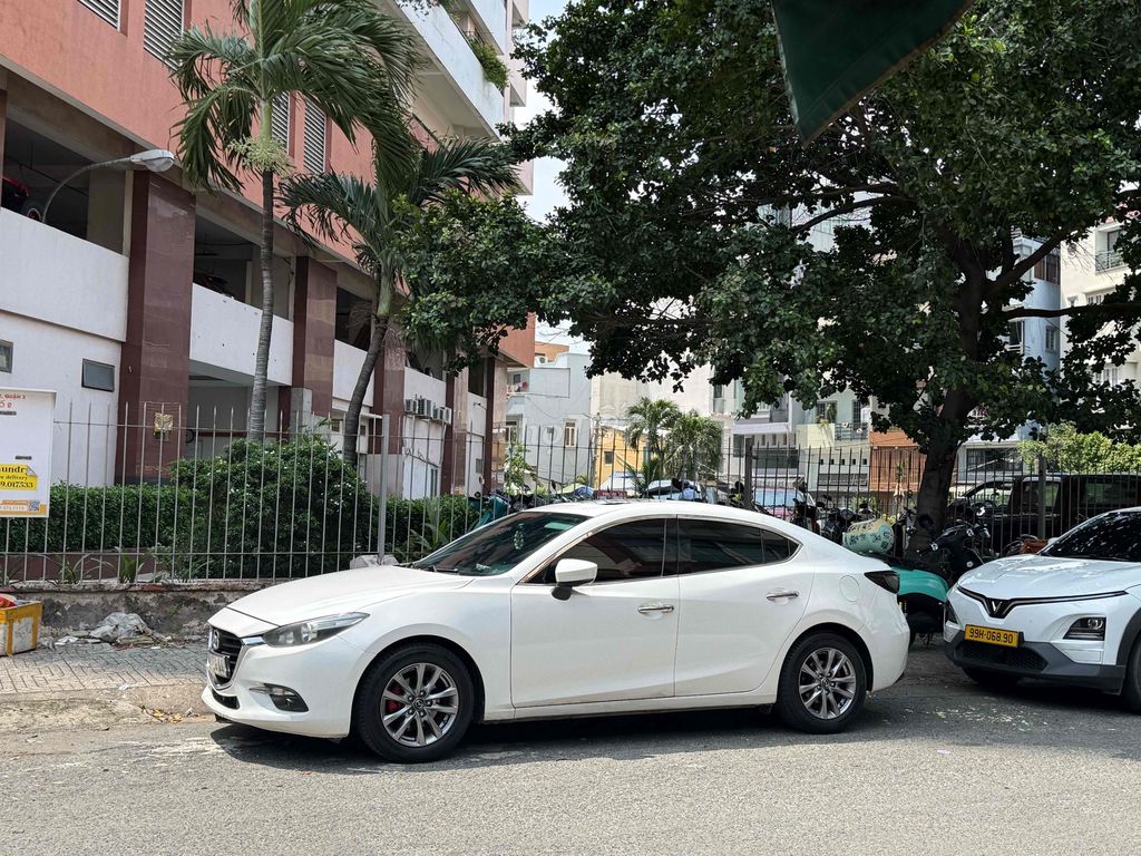Mazda 3 2018 белый