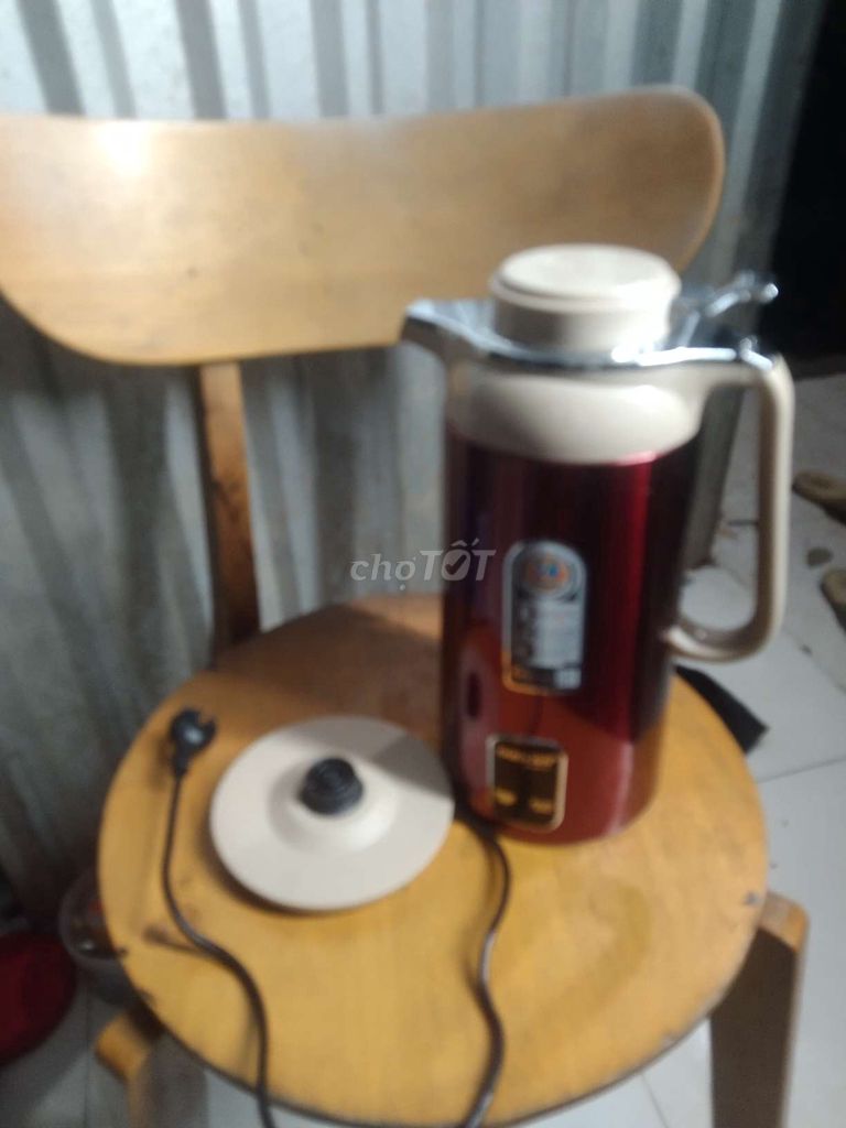 Ấm đun nước Đỏ Đã sử dụng. Mua bán Dụng cụ nhà bếp tại Huyện Châu Thành Bến Tre được đăng bởi Nguyễn Hoàng Thái Tâm  hình 1