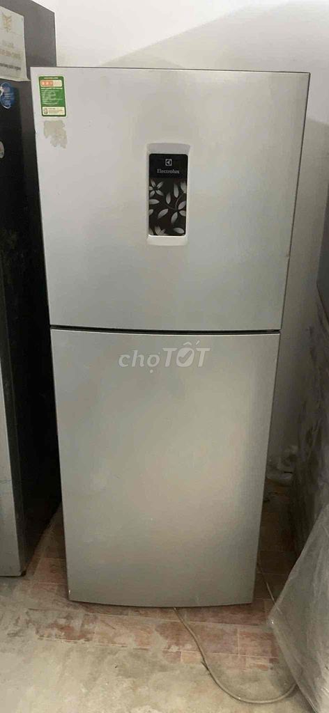 Tủ lạnh Electrolux 211 lít ko đóng tuyết, nhẹ điện