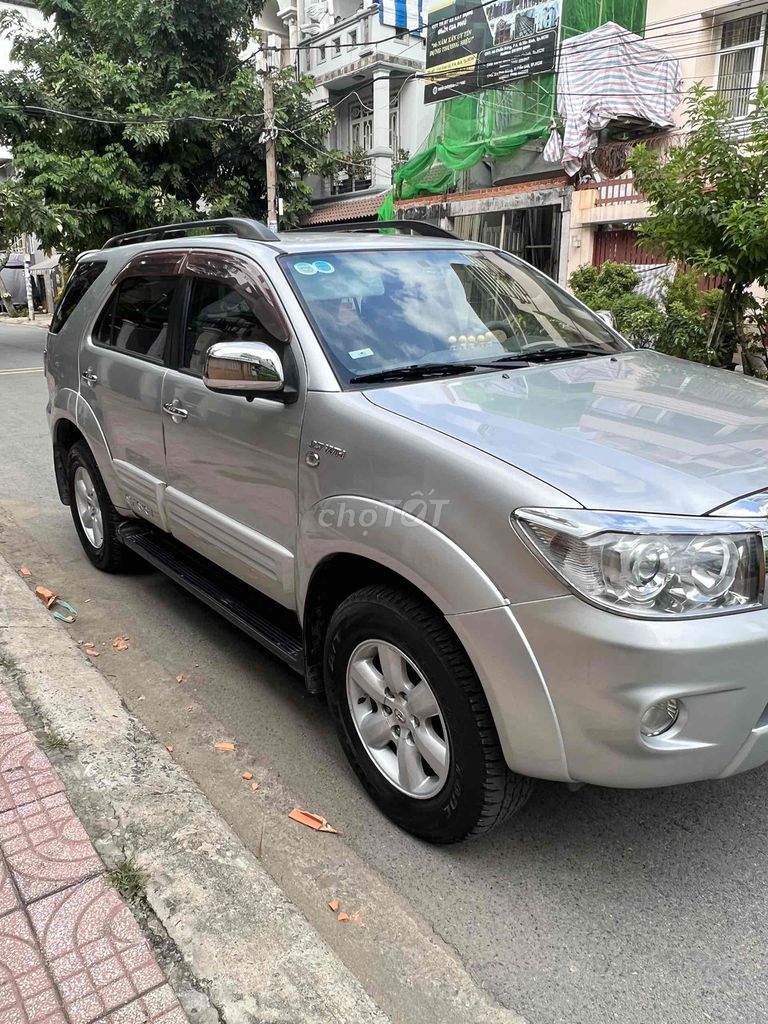 Fortuner 2.7 máy xăng. số tự động 2 cầu 2010 bstp