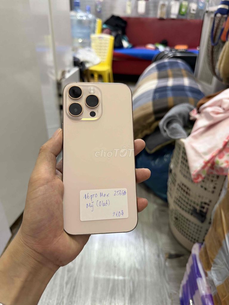Apple iPhone 16 Pro Max 256GB Vàng Mỹ như mới. Mua bán Điện thoại tại Quận Hải Châu Đà Nẵng được đăng bởi Hoàng Táo 273 Nguyễn Hoàng Đà Nẵng hình 1
