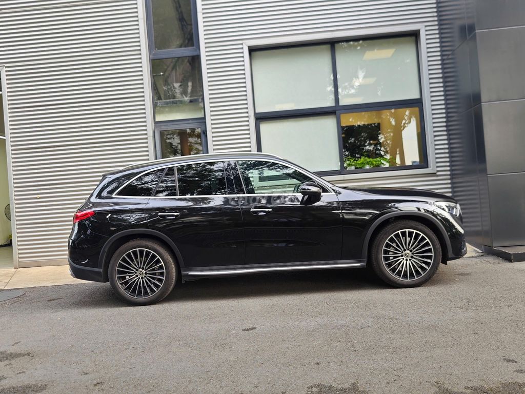 XE LƯỚT HÃNG-Mercedes Benz GLC 300 4Matic 7500 km. Mua bán Ô tô tại Quận 7 Tp Hồ Chí Minh được đăng bởi NGỌC ANH MERCEDES PMH hình 3