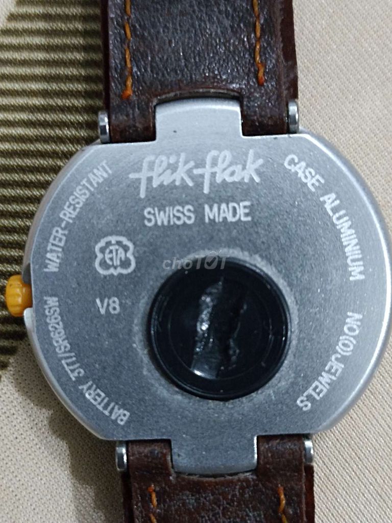 Đồng hồ Thụy Sỹ chống nước, Sài pin.