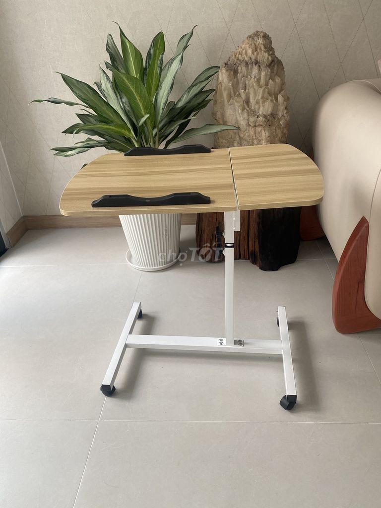 Bàn laptop di động Gỗ, Kim loại. Mua bán Bàn ghế tại Quận Phú Nhuận Tp Hồ Chí Minh được đăng bởi Cong Pham hình 1