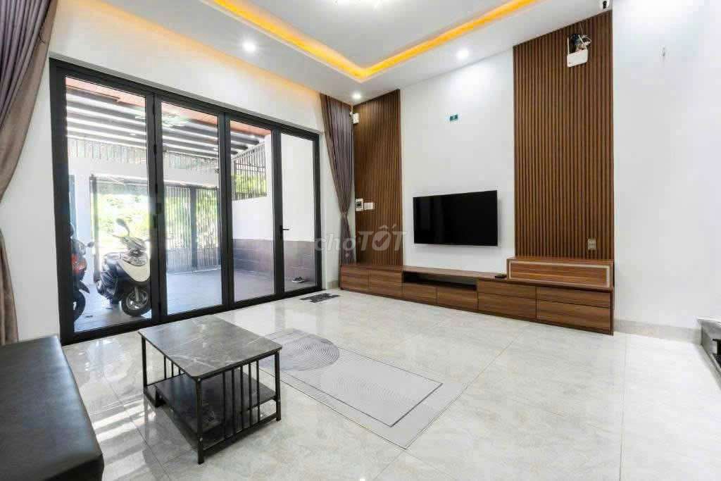 Аренда · 3 комн. · 100 м² · Quận Cẩm Lệ, ул. Đường Hoàng Đình Ái