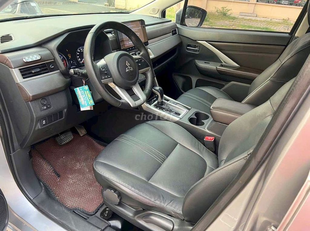 Mitsubishi Xpander Premium 1.5 AT 2022 Серебристый