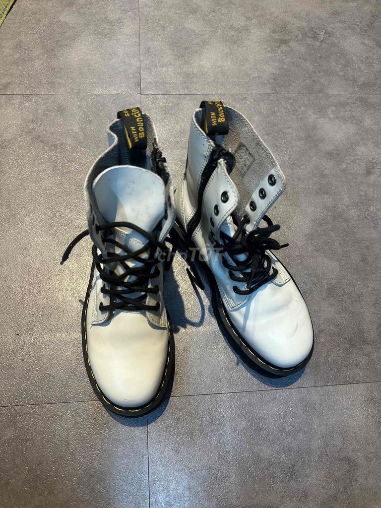 Boots Dr.Martens Lỗi nhưng mang ko ảnh hưởng ạ. Mua bán Giày dép tại Thành phố Mỹ Tho Tiền Giang được đăng bởi Đọc phần giới thiệu giúp mình nhé hình 1
