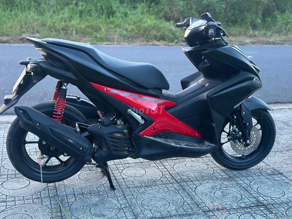Yamaha NVX 125 куб. см 2017, черный, красный