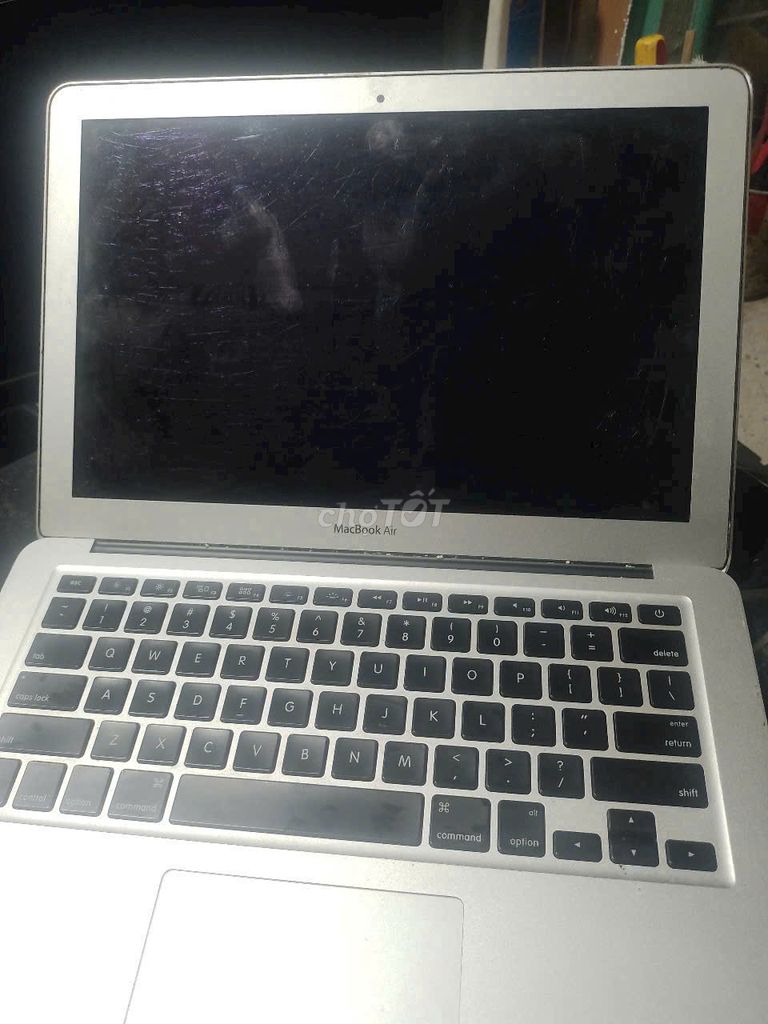 Macbook a1369 có linh kiện+ sạc Vỏ nhìn qua đẹp.