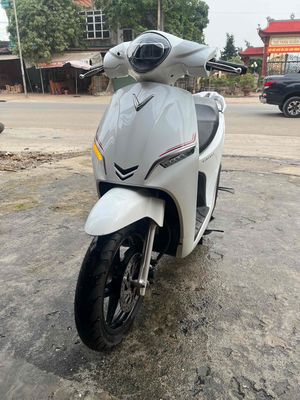 Xe máy điện VinFast Feliz S Trắng 5000 km