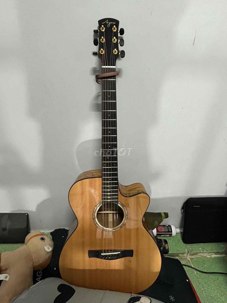Đàn guitar acoustic Nâu gỗ Mới. Mua bán Nhạc cụ tại Thành phố Biên Hòa Đồng Nai được đăng bởi Quân hình 1