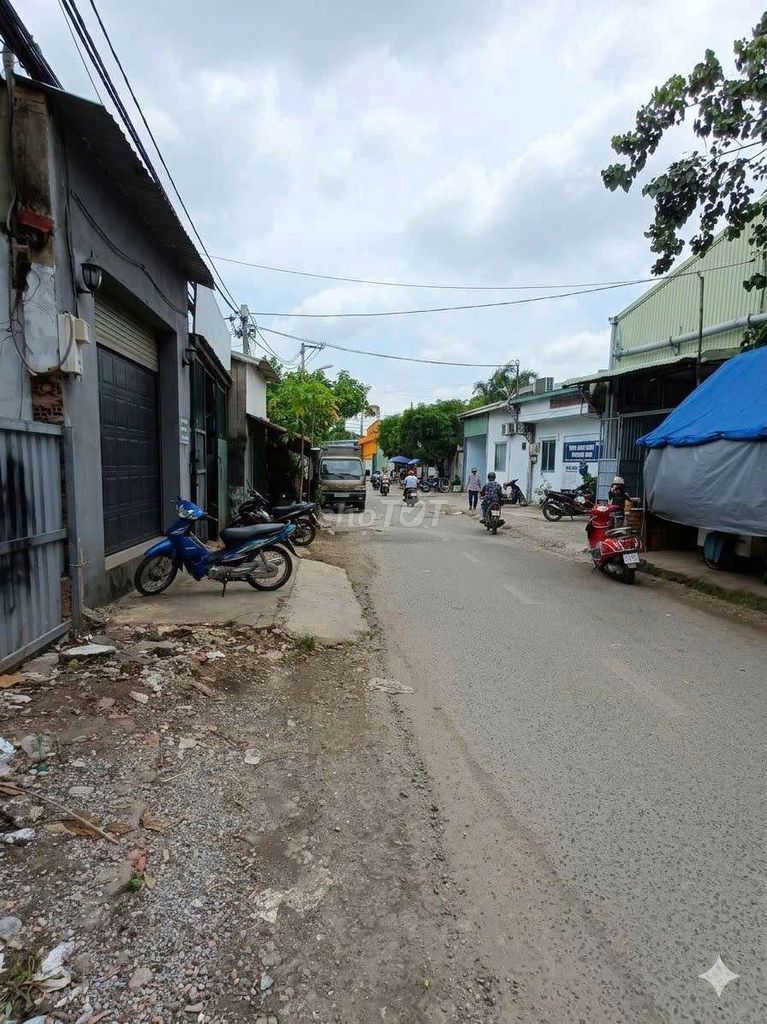 Nhà mặt tiền nguyên căn 80m2 giá rẻ 