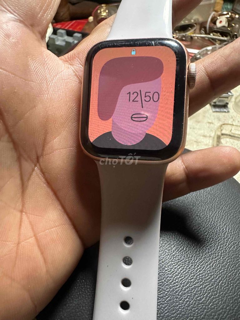 Apple Watch Series 5 Vàng hồng. Mua bán Thiết bị đeo thông minh tại Quận 8 Tp Hồ Chí Minh được đăng bởi thang nguyen hình 1