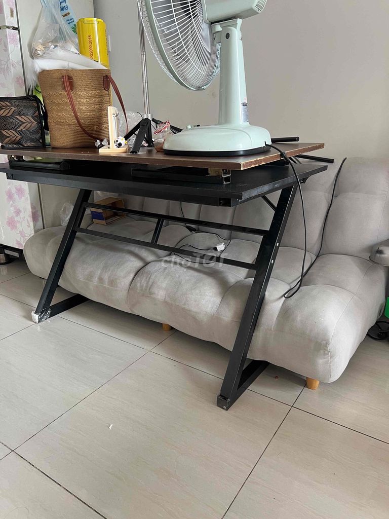 Ghế sofa Vải Xám, 1 bàn bệt, 1 bàn cao. Mua bán Bàn ghế tại Thành phố Thủ Đức Tp Hồ Chí Minh được đăng bởi Phong Trần hình 1