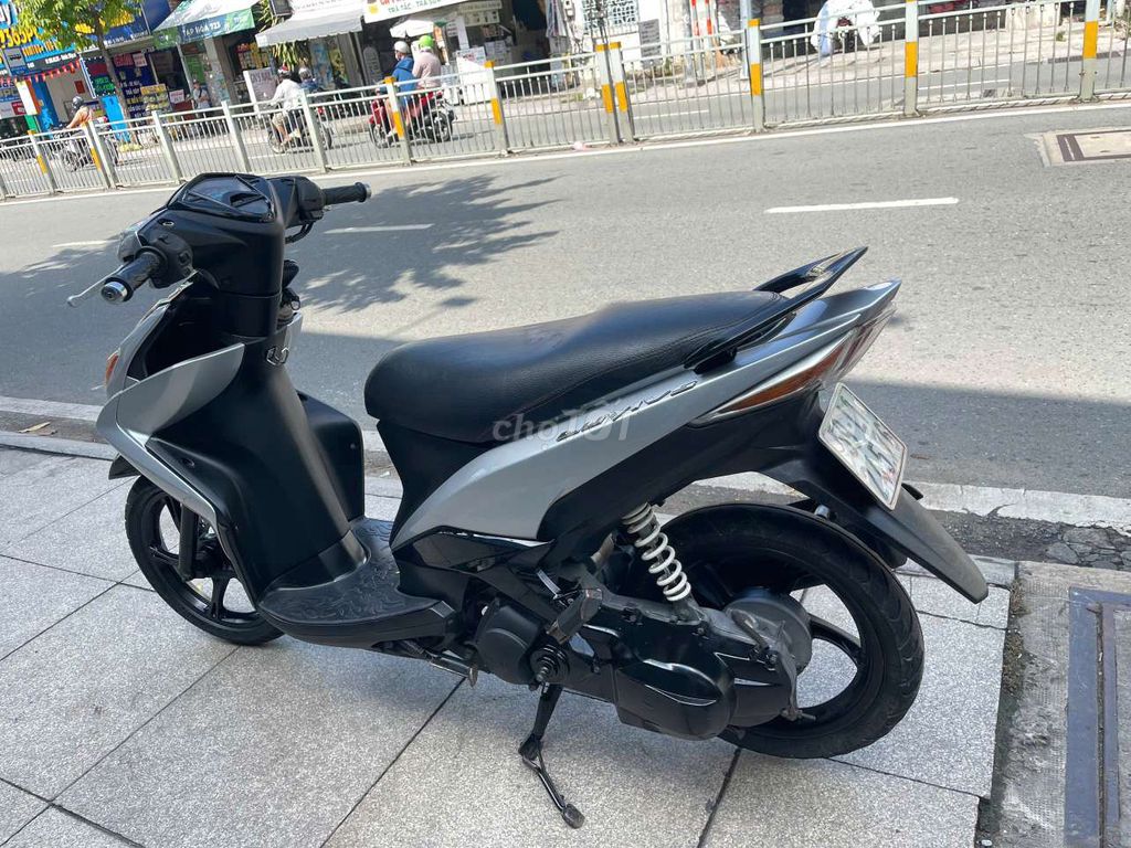 Yamaha Luvias 2013 серебристый и черный