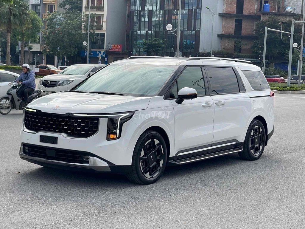 Kia Carnival Premium 7S model 2025 màu trắng. Mua bán Ô tô tại Quận Cầu Giấy Hà Nội được đăng bởi Cao Quý hình 3
