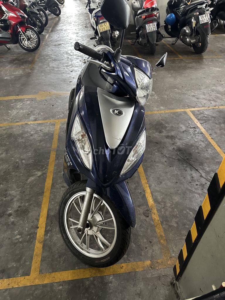 Синий скутер Kymco Candy Hi