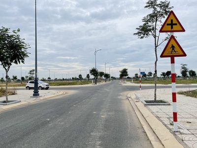 Ngộp ngân hàng bán gấp 100m2 BHNC sổ sẵn, giá chỉ 1,5 tỷ bao thuế phí