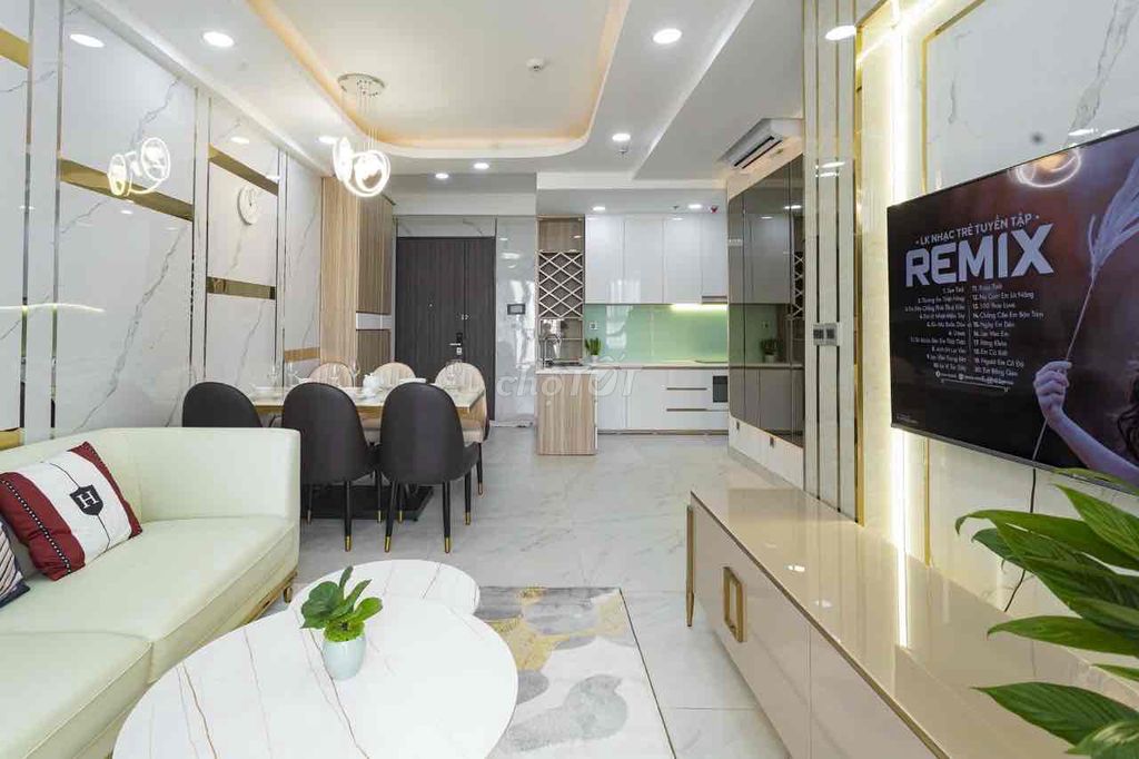 Cần cho thuê nhanh căn hộ Saigon South Residence, nhà đẹp, vào ở liền