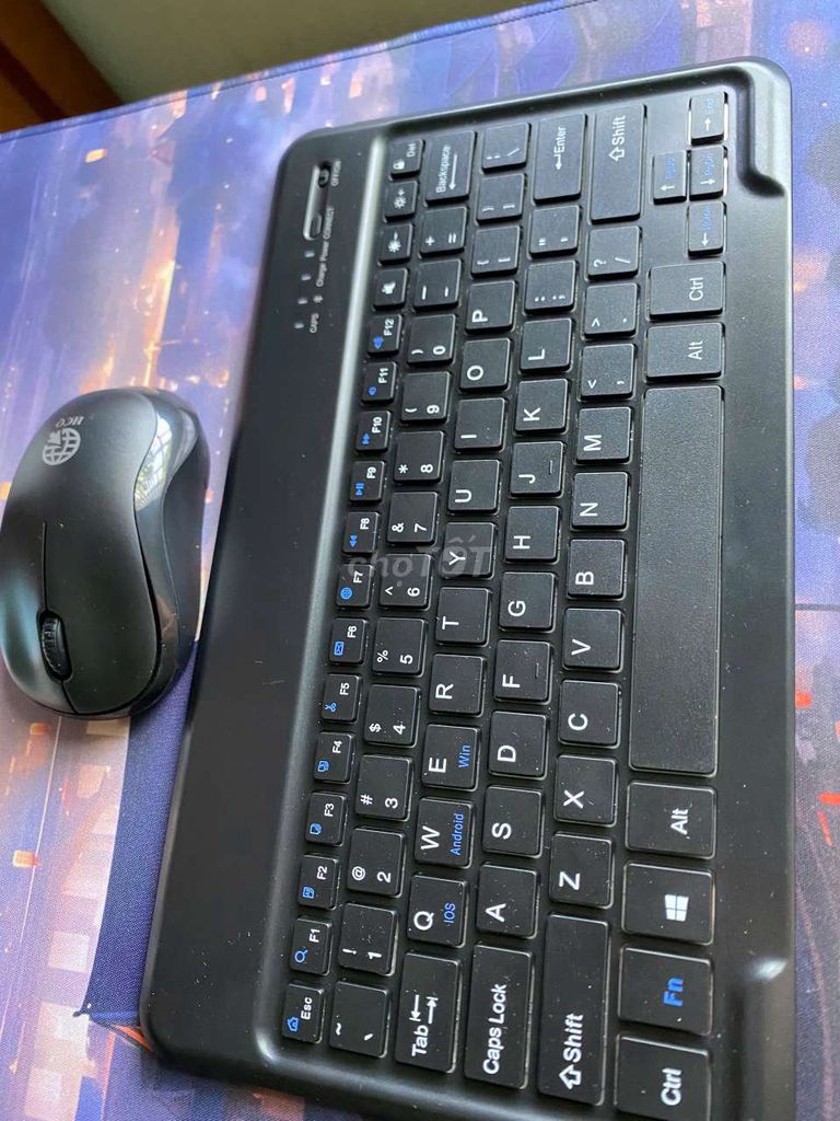 Bàn phím và chuột Bluetooth mới 99%. Mua bán Phụ kiện (Màn hình, Chuột...) tại Thị xã Vĩnh Châu Sóc Trăng được đăng bởi ông chú Đầu Đinh hình 1