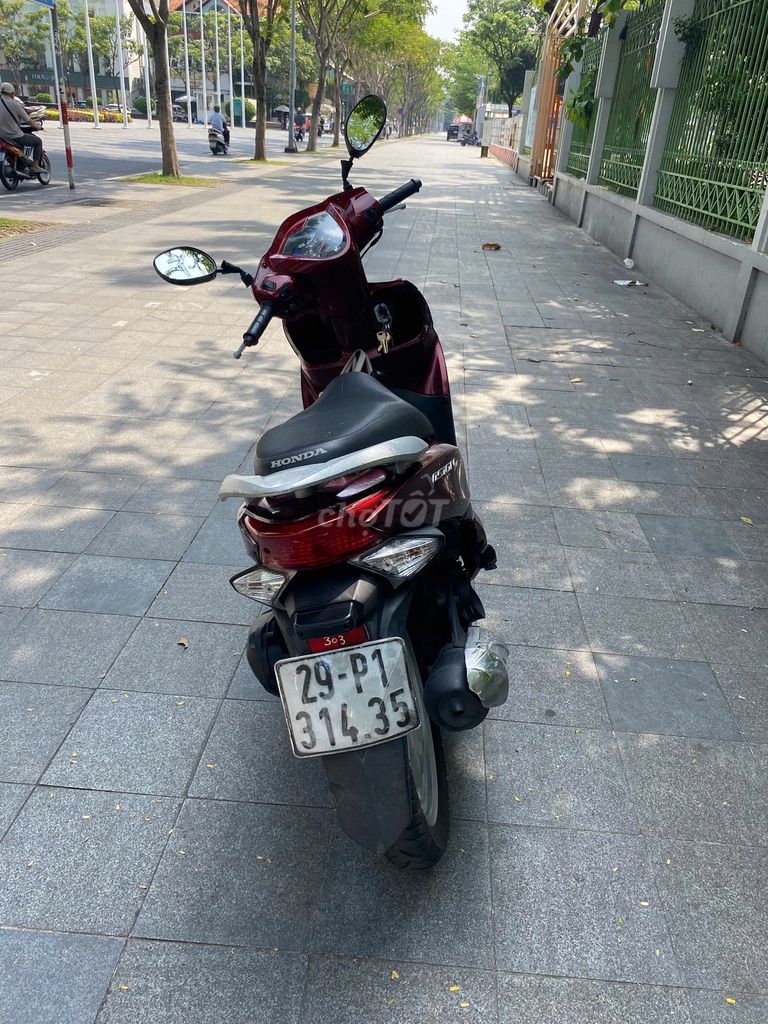 Honda Vision 2013 màu Đỏ. Mua bán Xe máy tại Quận 7 Tp Hồ Chí Minh được đăng bởi Anh Xuân hình 4