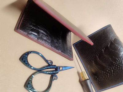 Ví đứng da chân đà điểu đen mix da bê madame Pháp. Mua bán Túi xách tại Quận Liên Chiểu Đà Nẵng được đăng bởi Bão Craft Leather