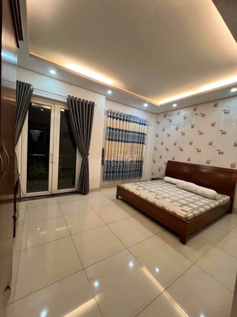 Cho thuê văn phòng kinh doanh/trung tâm dạy học. Sầm uất, mặt tiền
