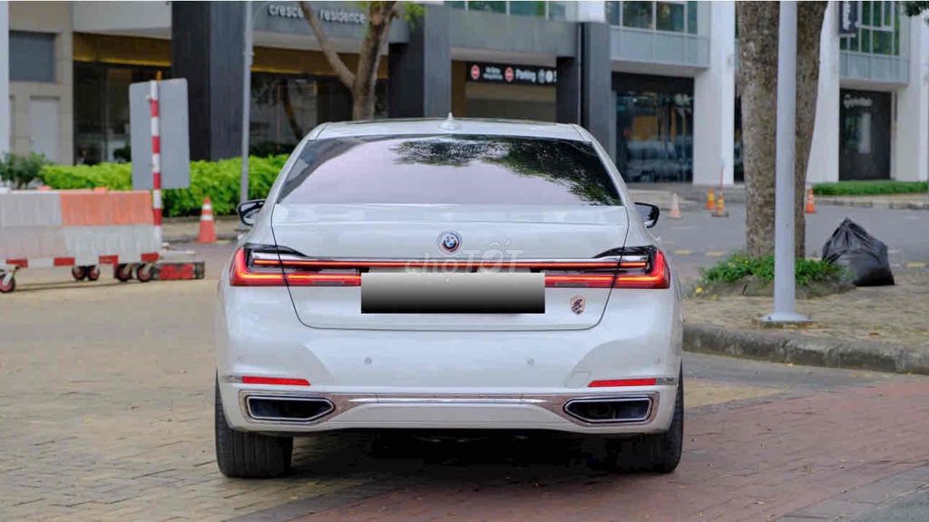 BMW 740i PE 2020 Trắng 20.000 km. Mua bán Ô tô tại Quận 7 Tp Hồ Chí Minh được đăng bởi Hoàng Trung hình 2
