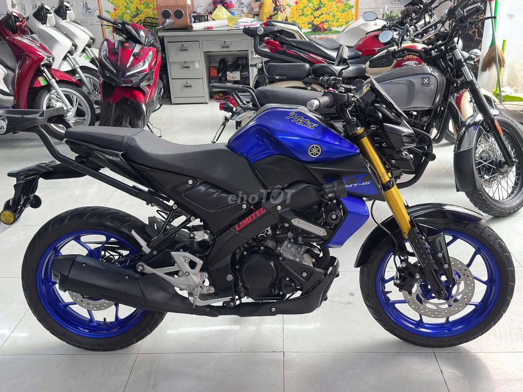 Синяя черная мультиигрушка Yamaha MT15 2021