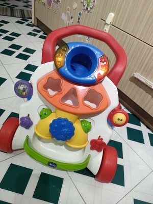 Xe tập đứng, tập đi cho bé hiệu Chicco. Mua bán Mẹ và bé tại Quận 1 Tp Hồ Chí Minh được đăng bởi Tánh