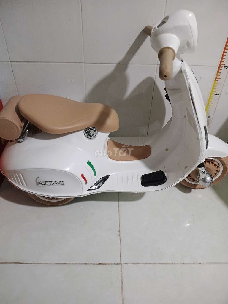 Xe điện Vespa Trắng Đã sử dụng. Mua bán Mẹ và bé tại Thành phố Mỹ Tho Tiền Giang được đăng bởi nguyen bao linh hình 1