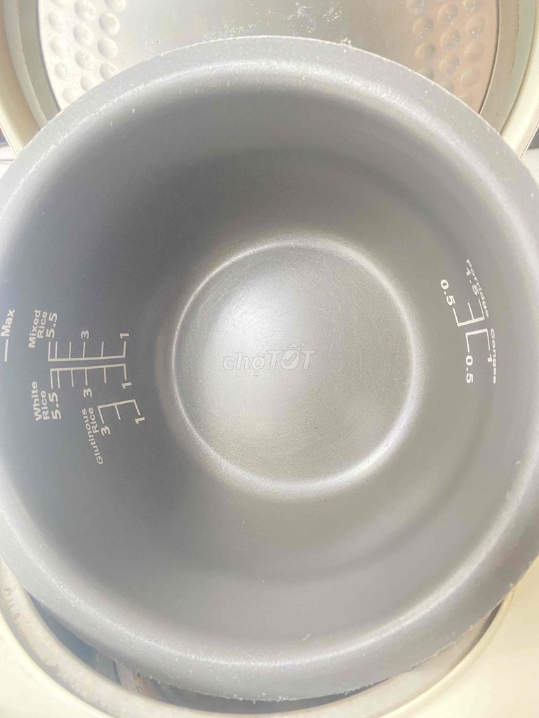 nồi cơm điện tử hiệu toshiba 1L 600w RC10naf