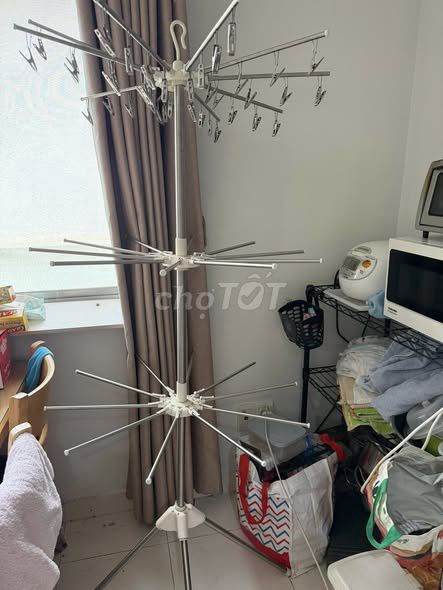 Sào phơi đồ kim loại màu bạc. Mua bán Nội thất, đồ gia dụng khác tại Quận 5 Tp Hồ Chí Minh được đăng bởi Hội Đồ Điện Tử hình 1