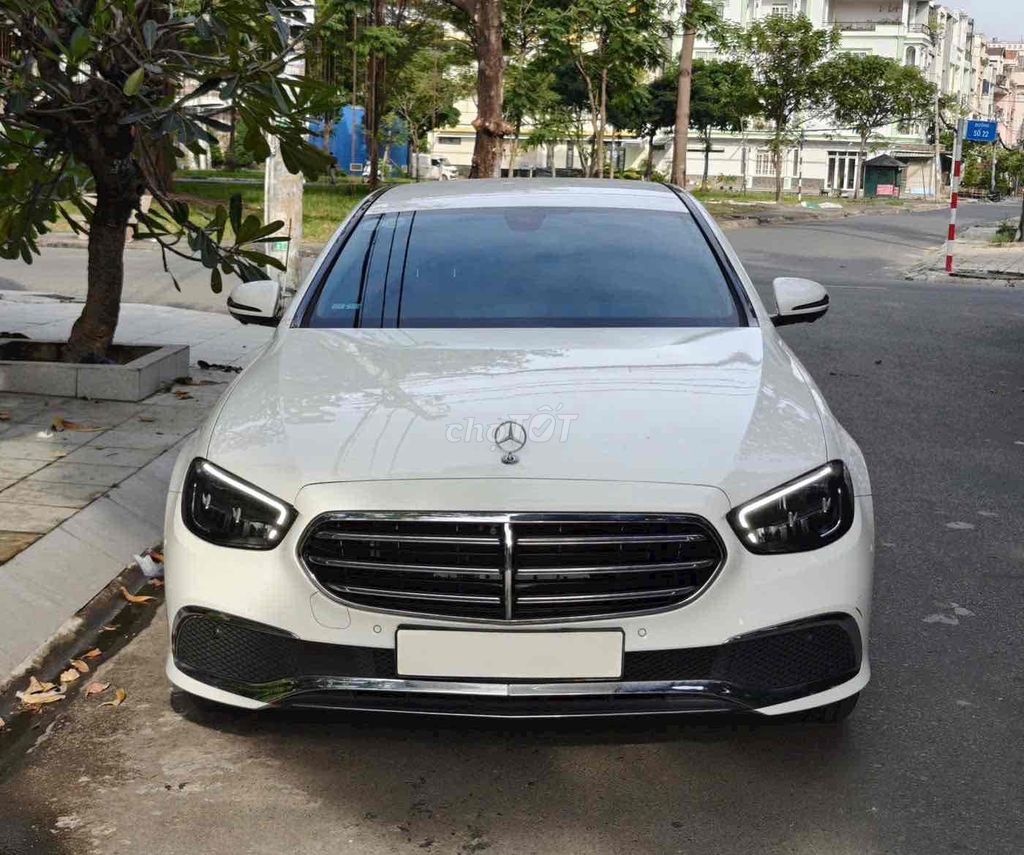 Mercedes E200 Exclusive ĐKLĐ 2025 Trắng/Nâu. Mua bán Ô tô tại Quận Bình Tân Tp Hồ Chí Minh được đăng bởi Thanh Nhã Xe Lướt Sài Gòn hình 1
