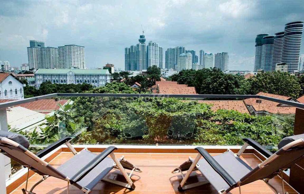 Phòng penthouse 45m2_ban công lớn view Landmark 81_Hoa Phượng P7