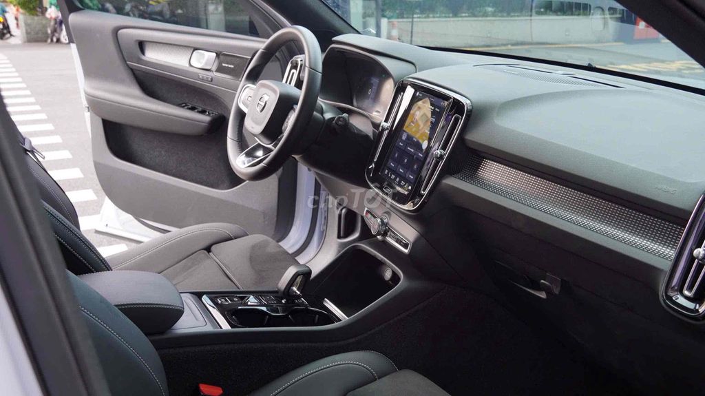 Volvo XC40 2025 Cloud Blue 22.500 km
