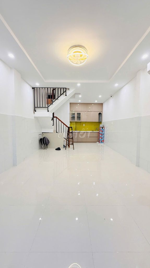 Nhà 34m2 đất, đúc thật 1 lầu 2pn 2wc HXH đường Hoà Bình, Q. Tân Phú