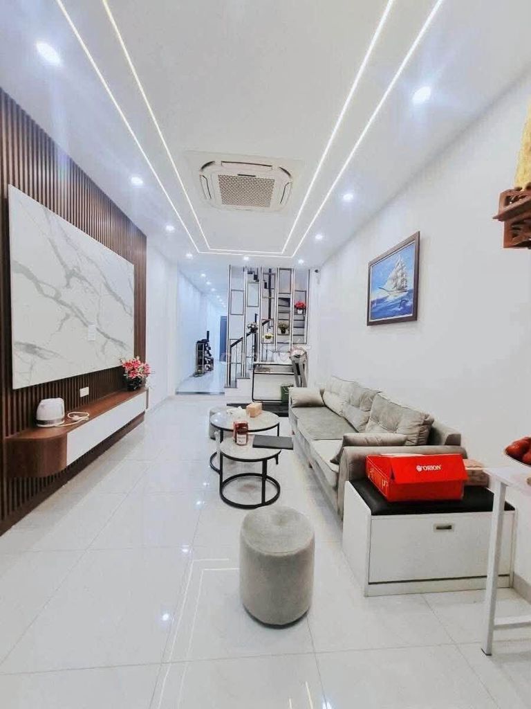 Bán nhà phố Văn Cao, Ba Đình, 5 tầng, thang máy