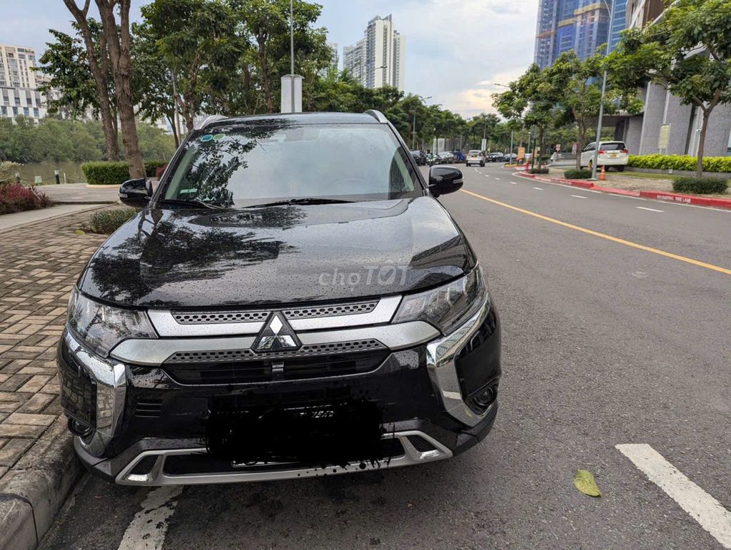 Bán xe Mitsubishi Outlander HCM. Mua bán Ô tô tại Quận 12 Tp Hồ Chí Minh được đăng bởi Linh Nguyen hình 2