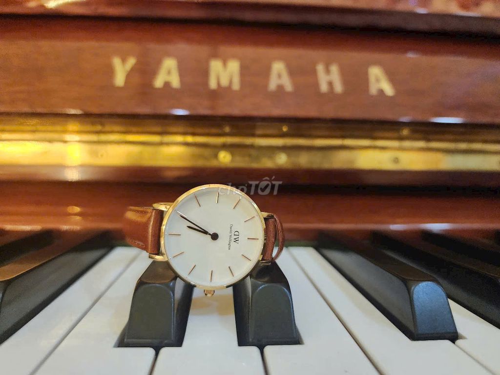 Đồng hồ nữ Daniel Wellington Thụy Điển xài lướt